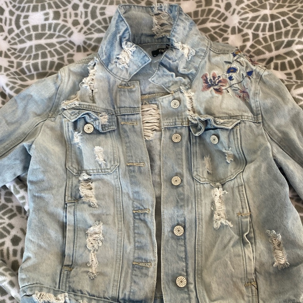 Jean jacket with floral embroidery